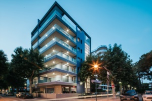 villa-anna-lignano-sabbiadoroesterno-by-night 